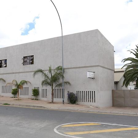 Pelican Guesthouse Windhoek Exterior photo